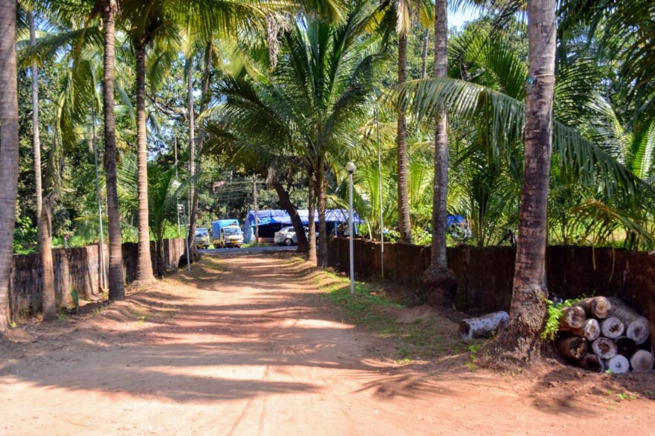Dsk Studio Apartment, Siolim, Goa. Buitenkant foto